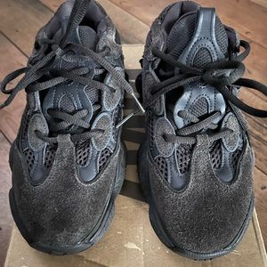 Yeezy Boost 700 utility black size 5
